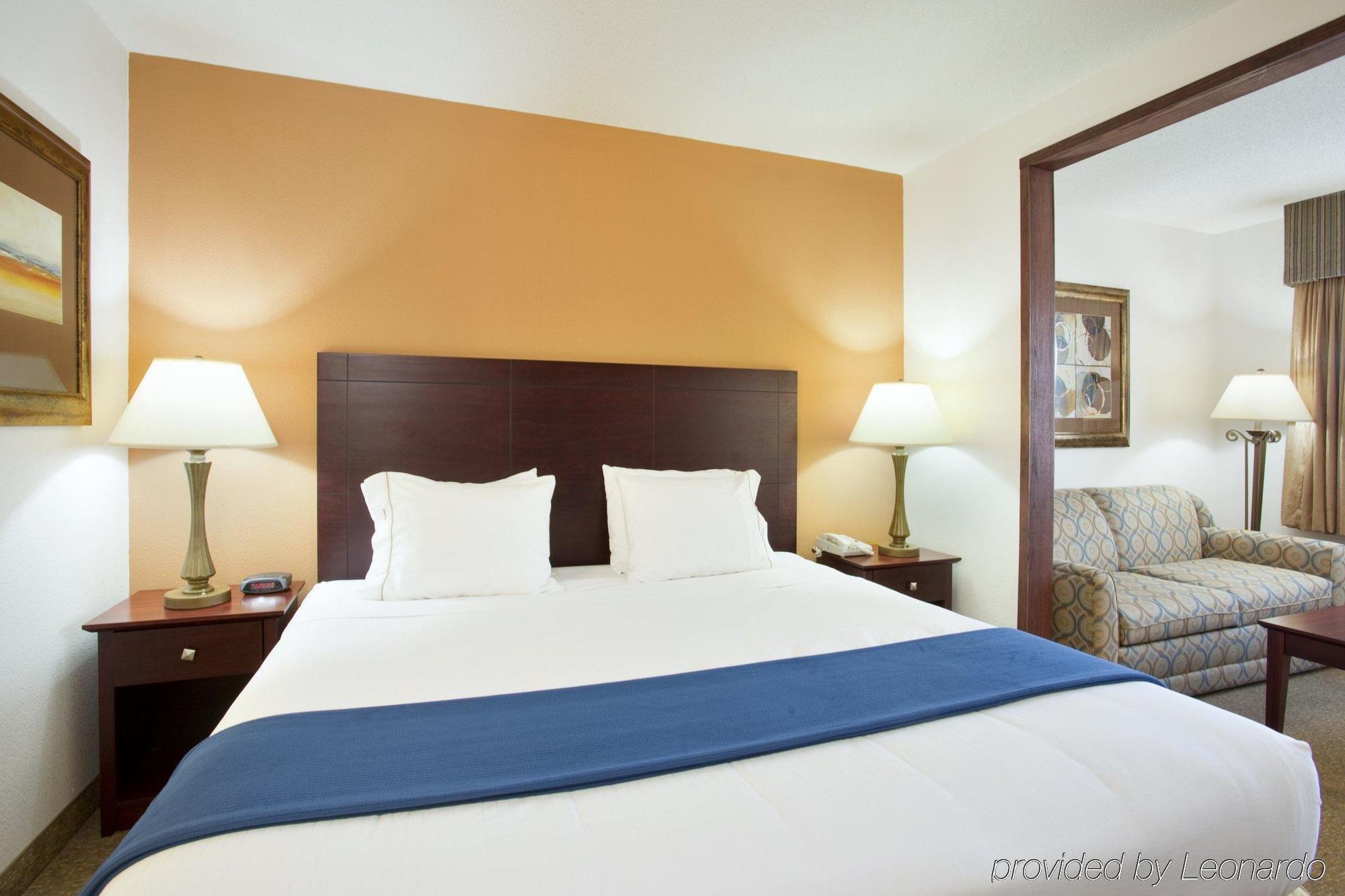 Holiday Inn Express Chicago Northwest-Vernon Hills By Ihg Habitación foto