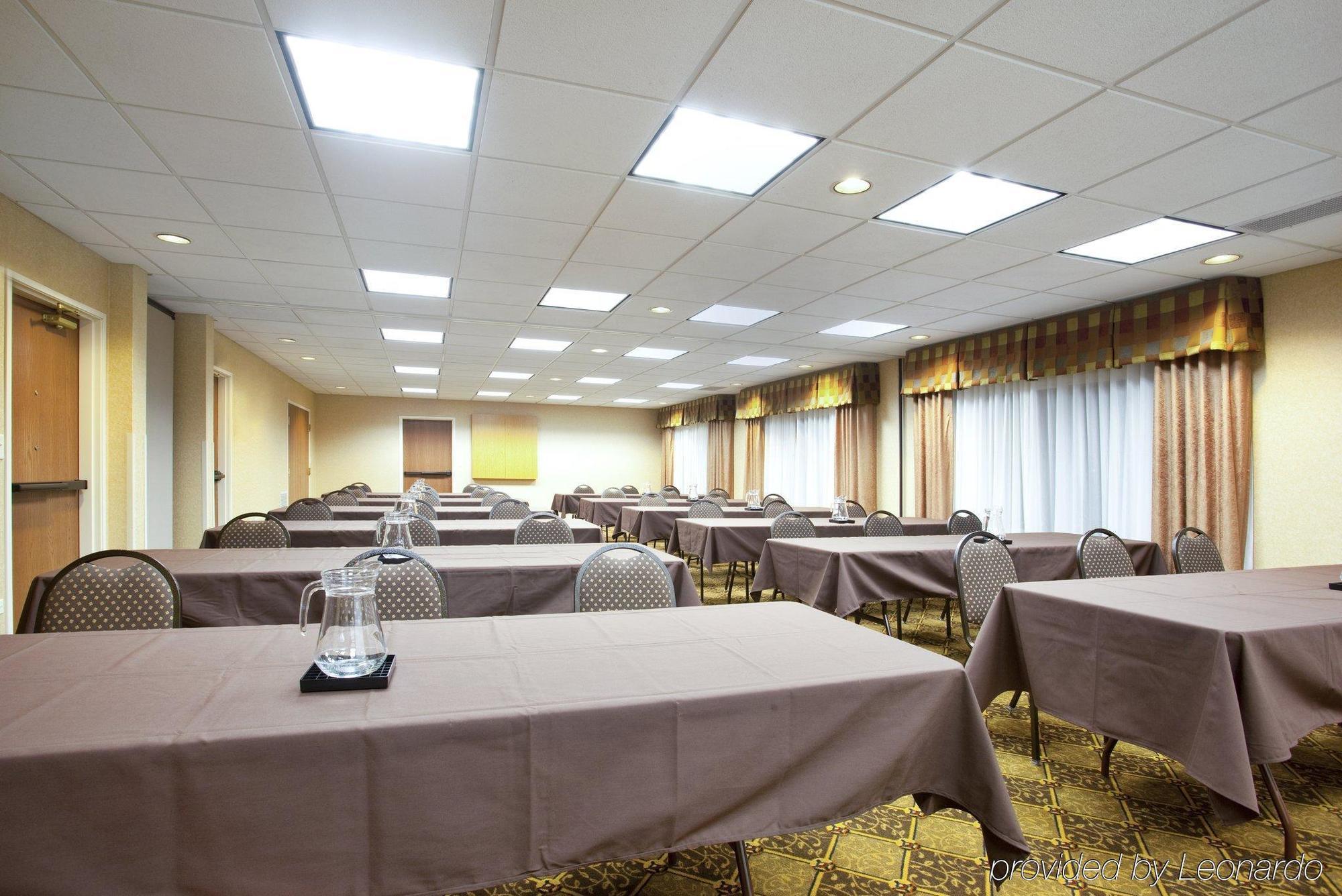 Holiday Inn Express Chicago Northwest-Vernon Hills By Ihg Facilidades foto