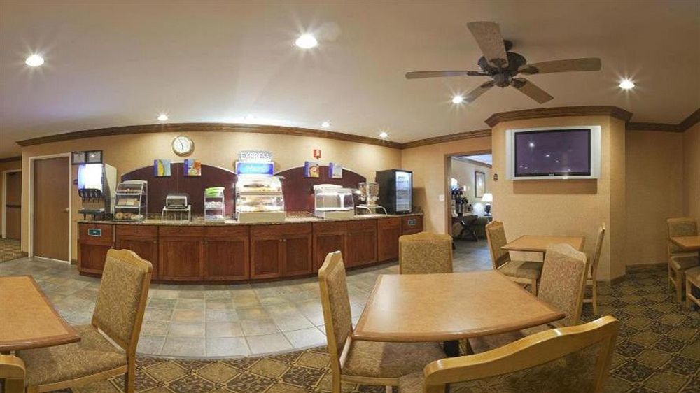 Holiday Inn Express Chicago Northwest-Vernon Hills By Ihg Exterior foto