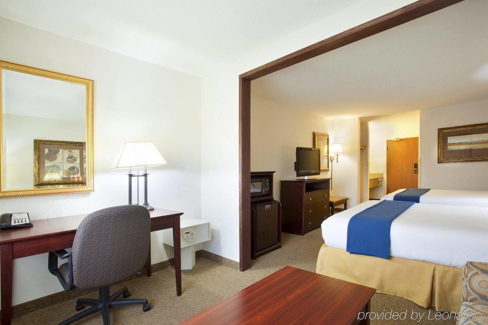 Holiday Inn Express Chicago Northwest-Vernon Hills By Ihg Habitación foto